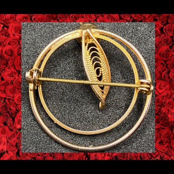 Vintage 12KGF spun gold red stone brooch - Picture 3 of 3